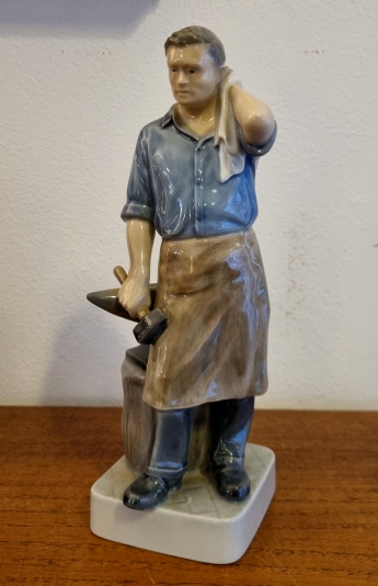 Royal Copenhagen porcelnsfigur Smed Nr. 4502